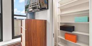 Fully Furnished Designer Loft with Parking & Monument Views! Gallery 22