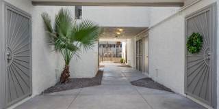 Charming 2 bedroom 1 bath Gallery 1