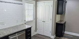 Frost Courtyard Apartments - Gallery 5