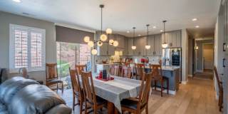 Beautiful 5 Bedroom Home- One Level and Private Pool Gallery 9