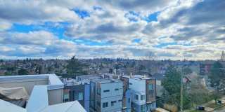 Beautiful 2 Bed 1.75 Bath Townhome in Central District Gallery 18