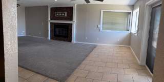 One level Boulder City lakeside & pool Gallery 13