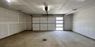 4 Bed | 2 Bath | 2 Stall Garage | Single Family Home Gallery 10
