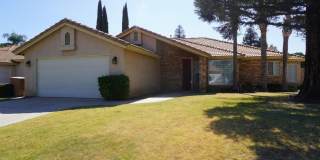 **MOVE IN SPECIAL ** - Spacious 3BD/2.5BA Home in Bakersfield's Desirable 93311 — HOA Community, Pool, Fireplace, Garage & Small Pets Welcome! Gallery 1