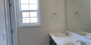3 Bedroom 2.5 Bath Townhouse 1 Car Garage Gallery 12