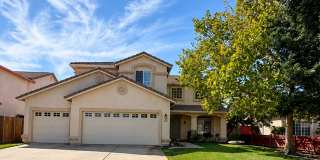 Spacious 4-Bedroom Home in Desirable Brookfield – 3-Car Garage & Private Backyard Gallery 1