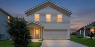 Beautiful 4-Bedroom Home with Golf & Clubhouse Access Gallery 1