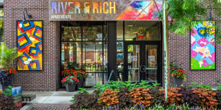 River & Rich Gallery 39