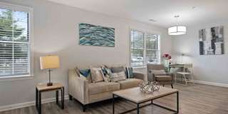 Henley at Kingstowne Gallery 3