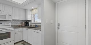 16881 Davis Road Gallery 3