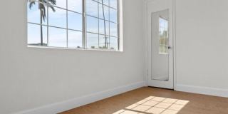 2528 1/2 Military Ave Gallery 7