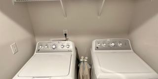 FULLY FURNISHED like-new Townhouse w/ Garage Gallery 24