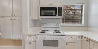 1921 Reynolds Street Gallery 33