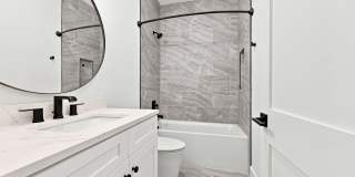 GORGEOUS Like NEW 4/3.5 CUSTOM TOWNHOME Gallery 30
