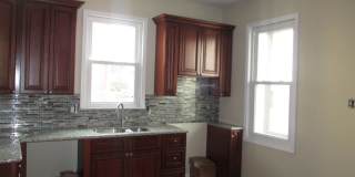 2 Bedroom, 1 Bath Townhome in trendy Bloomfield.  Convenient! Gallery 3