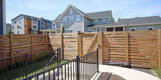 Beautiful, Custom-Built Lochlyn Hill Home Gallery 36