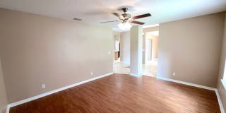 Spacious 4 Bed 3 Bath Home w FULLY FENCED YARD for Rent! Gallery 10