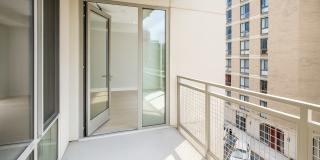 Vivre Vivre Gallery 22