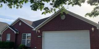 3 Bed 2 Bath/2 Car Garage and Fenced in Yard! Gallery 1