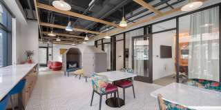 Idyl Gallery 51