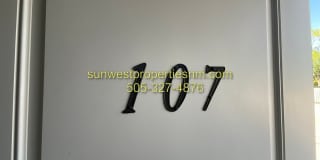 Dustin Ave. N. 2400 - Sunset House Gallery 1