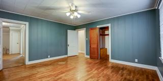 FREE MONTH RENT! Freshly Updated 3 Bedroom House Gallery 5