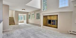 Spacious and bright condo located in a quiet area that boasts the perfect combination of style and comfort. Gallery 8