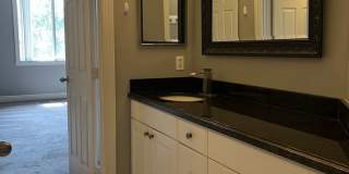 Georgeous College Town 2/2 split floorplan Gallery 13