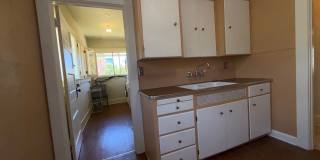 Fabulous Bankers Hill location 3 Bedroom Top-floor duplex unit Gallery 24
