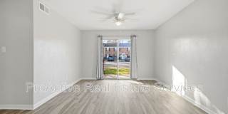 1006 Barclay Square Gallery 9