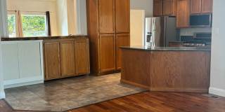 4 bedroom home Windsor! Gallery 1