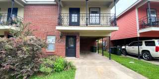 2-Bed, 2.5-Bath Townhouse – Walk to McNeese State University! Gallery 1