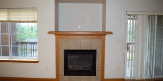 Large Iowa City Townhouse Gallery 1