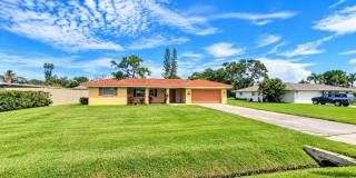 ANNUAL UNFURNISHED-3/2 SFH with new kitchen, less than one mile from Siesta Key!! Gallery 1