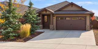 4 Bedroom Home: Fenced Backyard & Great Location! Gallery 1