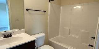Tri level 2 bed, 2.5 bath Condo! Lakeridge School District. Gallery 16