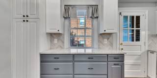 Updated Condo 3 Blocks from Metro Gallery 7