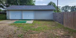 4 Bedroom Home with Large Family Room, Huge Fenced Yard, Workshop & Pool Gallery 5