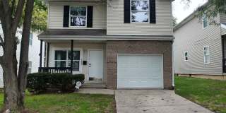 Remodeled 4 Bedroom Home with Big Kitchen and Central A/C & Heat Gallery 1