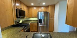 Updated Top Floor Unit -- Perfect Commuter Location -- Walking Distance to Laurel Street -- Must See! Gallery 9