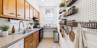 SEPTEMBER 1 3 BED/1BATH SOCIETY HILL TOWNHOUSE WITH PARKING! Gallery 8