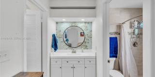 7018 SW 53rd Ln Gallery 21