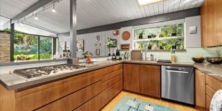 Woodland Hills Mid-Century Modern Retreat Gallery 8