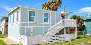 Adorable 2/1 Home in Surfside !! Gallery 1