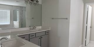 Gorgeous 3-4 bedroom Home off Becker Gallery 5