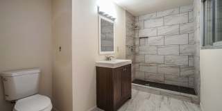 Exceptional 6-Bedroom Residence Near ASU with Garage & Modern Conveniences Gallery 21