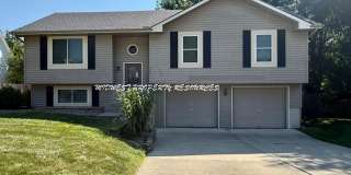 Beautiful 3 Bedroom Home in Raymore Gallery 1