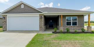Large 4 Bedroom Home in great location! Gallery 1