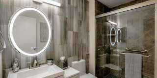 FURNISHED OPTIONAL 2 BEDROOM REMODELED CONDO ON 1ST FLOOR! Gallery 18