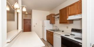 Walk to UC & UC Medical | 1BR/2BR Apartments Gallery 22